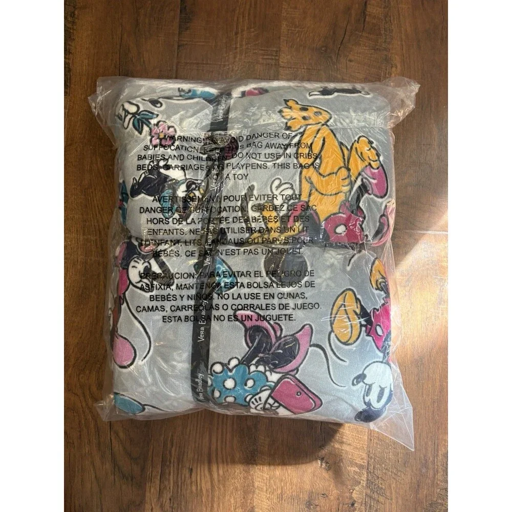 Vera Bradley Disney MICKEY MOUSE FAMILY FUN Cozy Life Throw Blanket MINNIE NWT